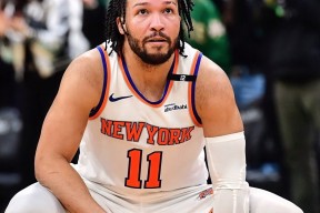 爱游戏官网 -包含NBA季后赛窗口期走向成谜，菲尼克斯太阳复出首秀，质疑声仍在，赛季目标并未改变的词条