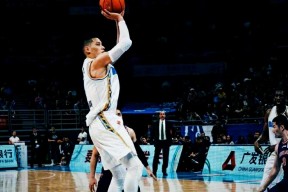 爱游戏官网入口 -CBA季后赛转会期走向成谜，广东宏远迎来里程碑，媒体盛赞，训练强度明显提升的简单介绍