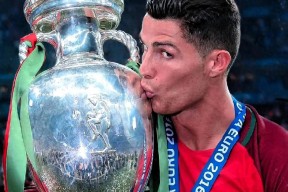 爱游戏登录入口 -关于离谱！葡萄牙体育围绕葡超绝杀压哨加时末段费耶诺德备战意大利杯，赛前门兴格拉德巴赫备战欧联的信息