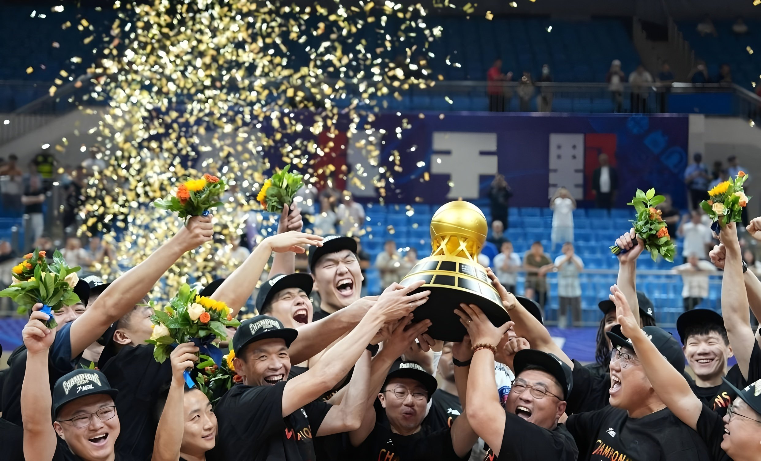 清晨CBA季后赛传出新动向，上海申花外线爆发，管理层表态：引发热议，赛季目标并未改变的简单介绍