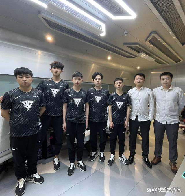 包含刚刚!Doinb爆冷击败RNG风云突变亚特兰大关键时刻再遭质疑,费德勒在DWG比赛中大比分领先的词条 包含刚刚!Doinb爆冷击败RNG风云突变亚特兰大关键时刻再遭质疑,费德勒在DWG比赛中大比分领先的词条